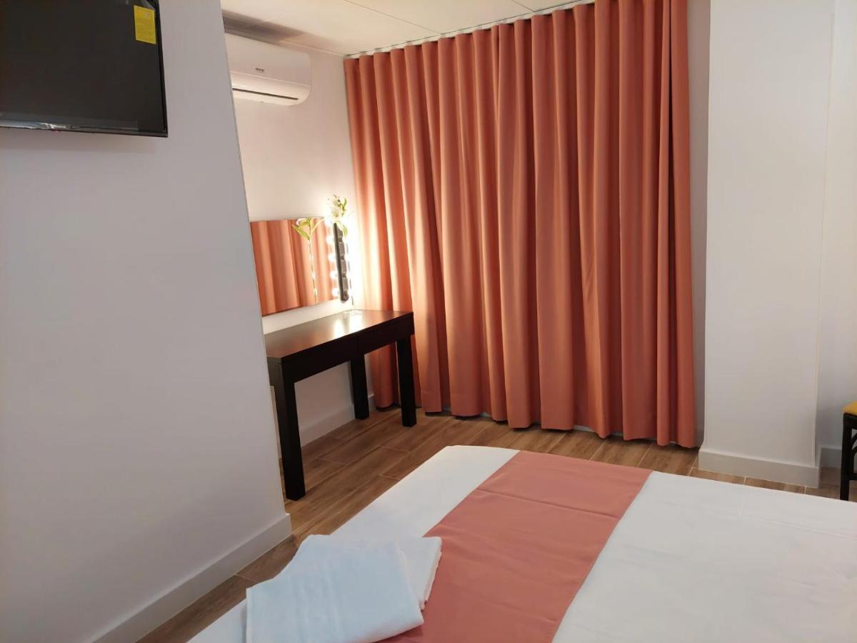 Hostal Garden Rous Paiporta Exterior photo